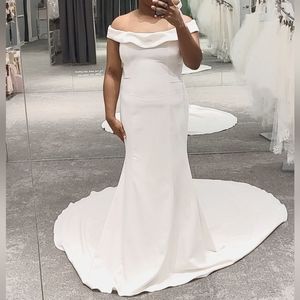 NWT David's Bridal off shoulder ivory wedding dress plus bag size 12